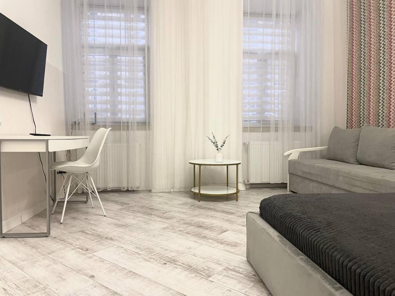 Куліша 15, Апартаменти В Центрі,Тц Форум,Оперний Lviv Exterior photo